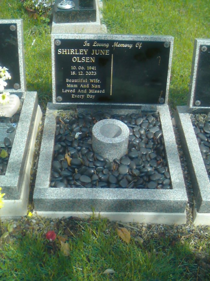 Grave of Shirley June Olsen 24 06 24